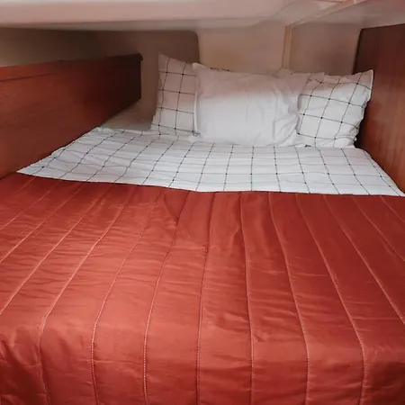 Exocet Two Hotel en barco *