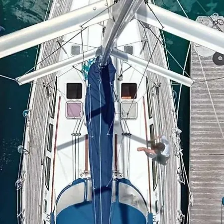 Hotel en barco Exocet Two *
