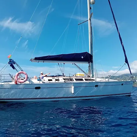 Exocet Two Hotel en barco *